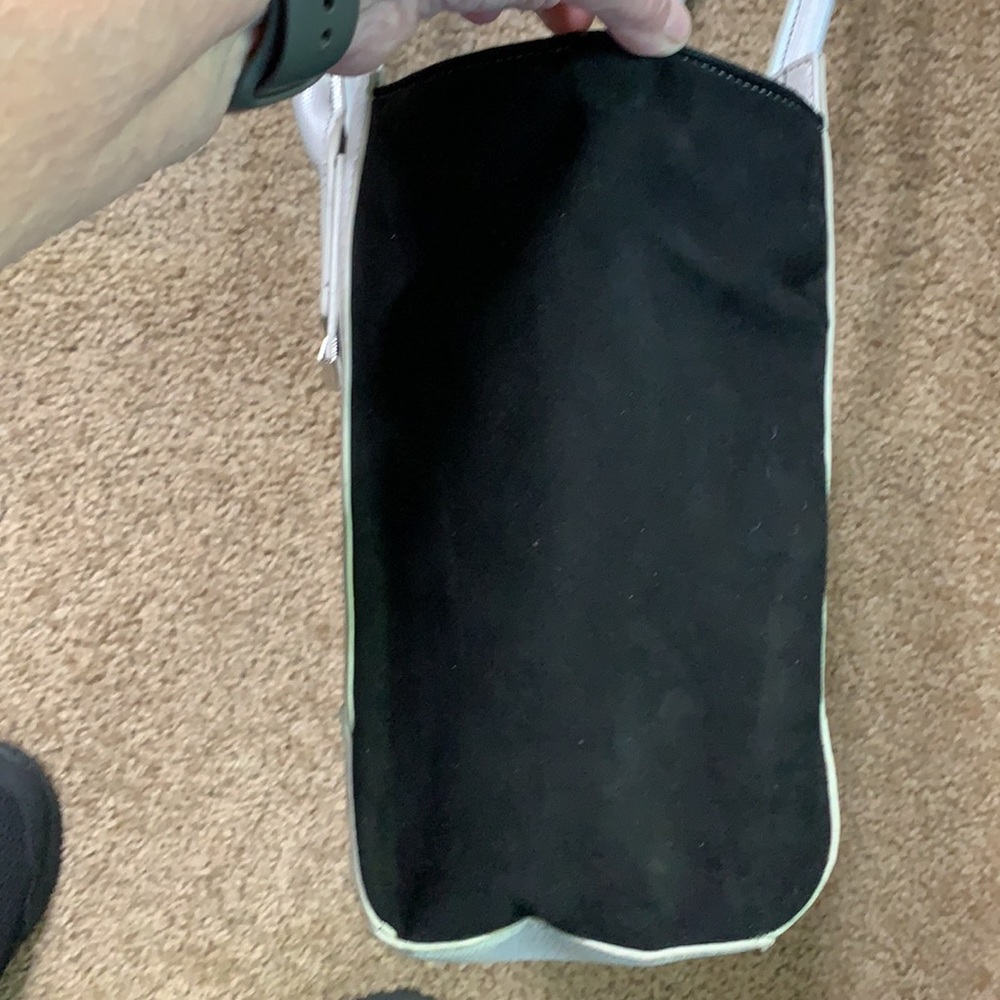 Nine West purse like new! No signs of wear at all - Picture 8 of 12